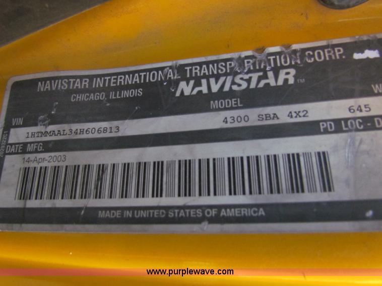 image for item E8127 2004 International DuraStar 4300 box truck