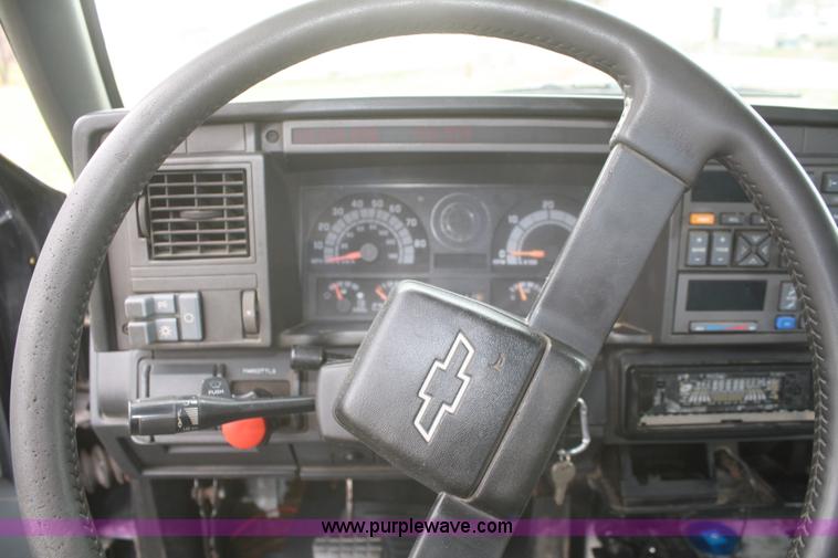 image for item F2888 1995 Chevrolet Kodiak C6H042 rollback truck