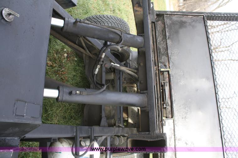 image for item F2888 1995 Chevrolet Kodiak C6H042 rollback truck