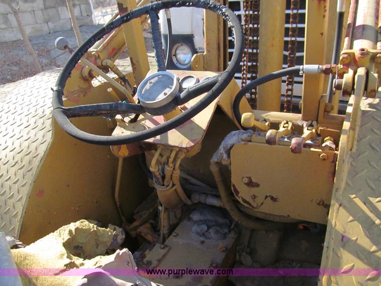 image for item F3073 Forklift