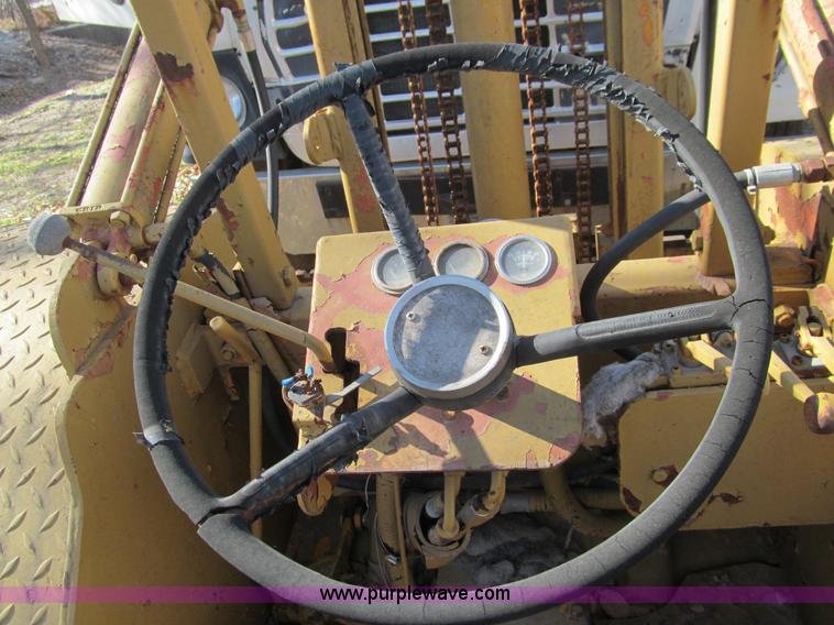 image for item F3073 Forklift