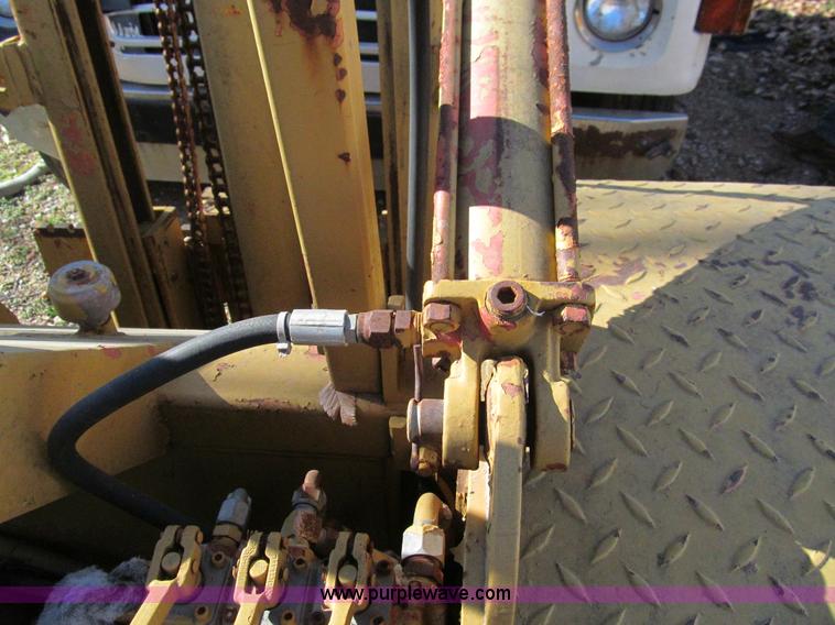 image for item F3073 Forklift