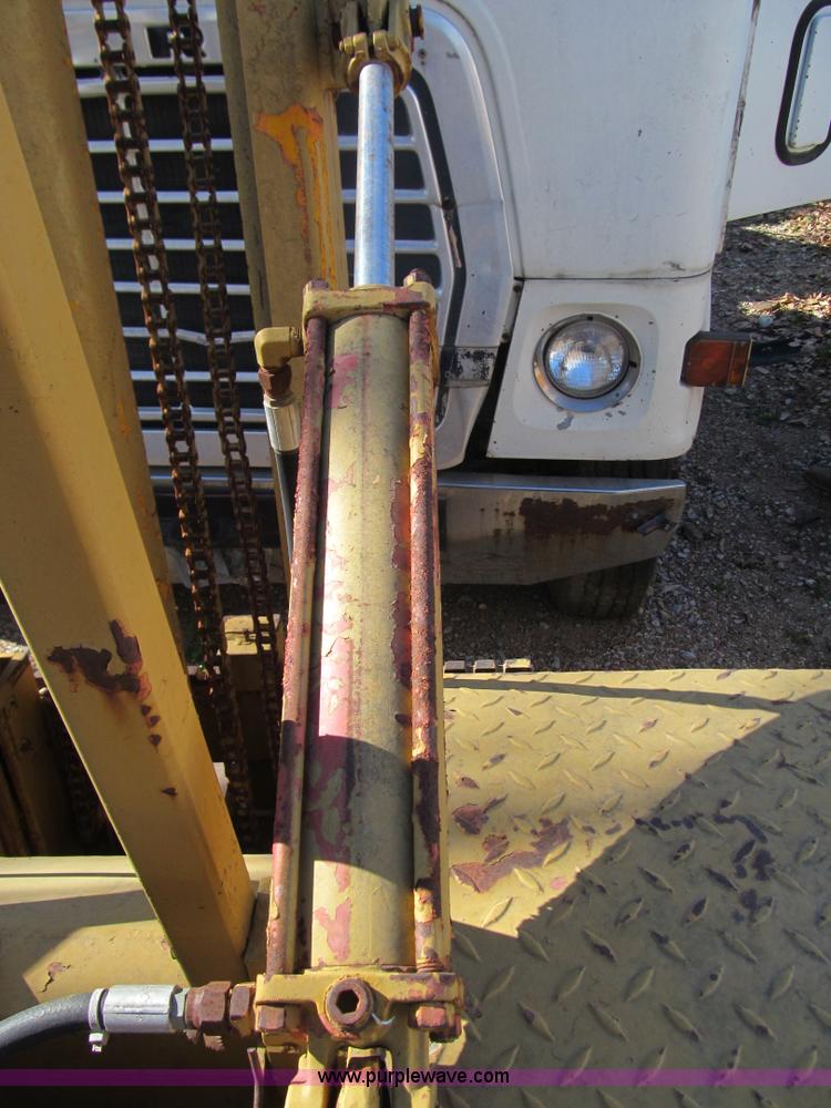 image for item F3073 Forklift