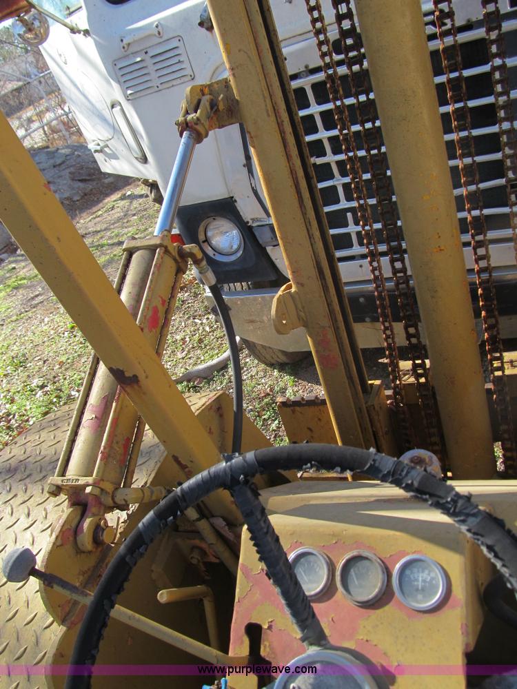 image for item F3073 Forklift