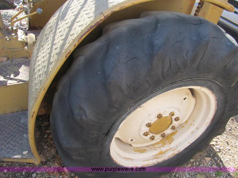 image for item F3073 Forklift