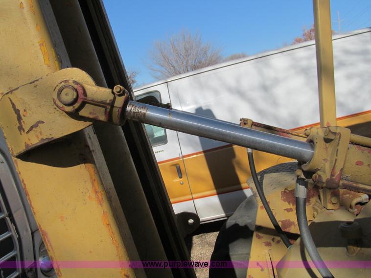 image for item F3073 Forklift