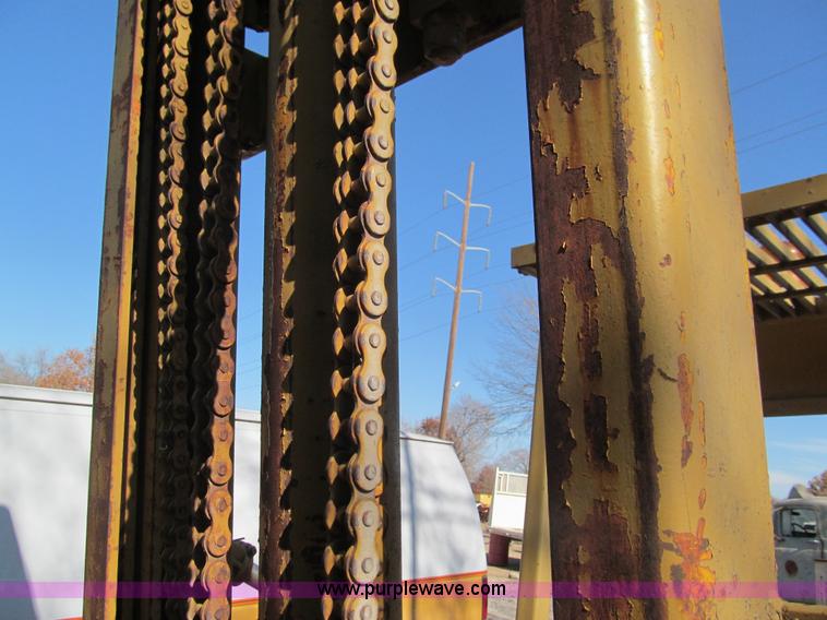 image for item F3073 Forklift