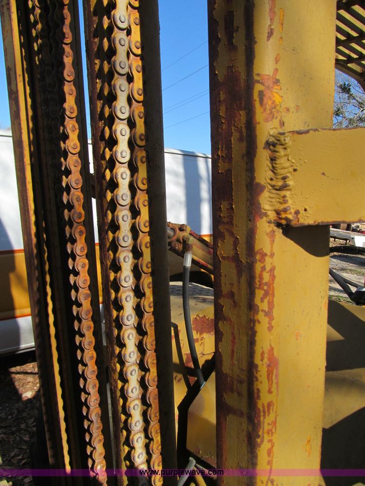 image for item F3073 Forklift