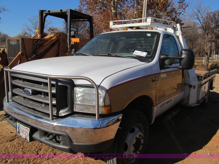 image for item F3086 2004 Ford F4D truck