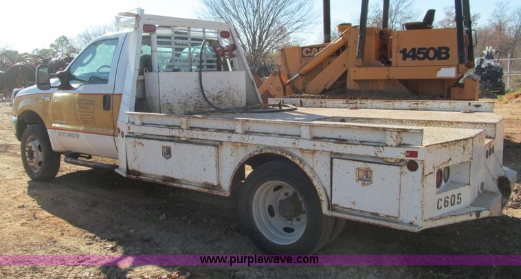 image for item F3086 2004 Ford F4D truck