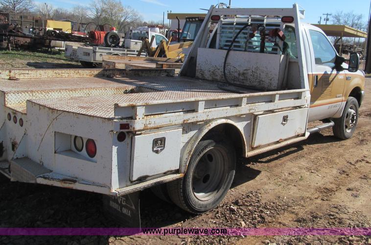 image for item F3086 2004 Ford F4D truck