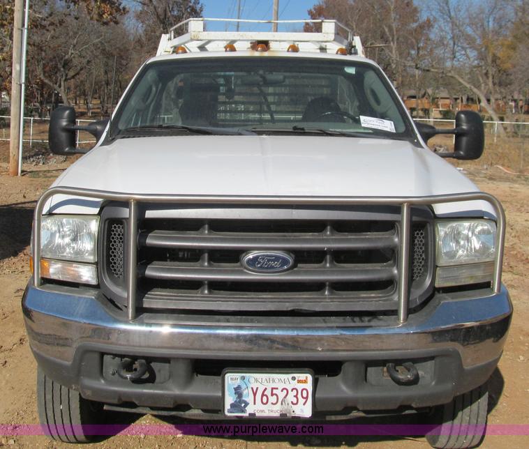 image for item F3086 2004 Ford F4D truck