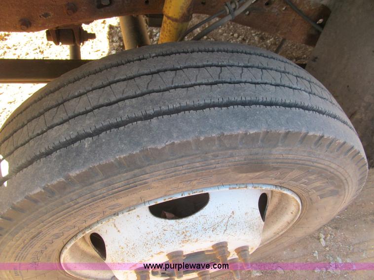 image for item F3086 2004 Ford F4D truck