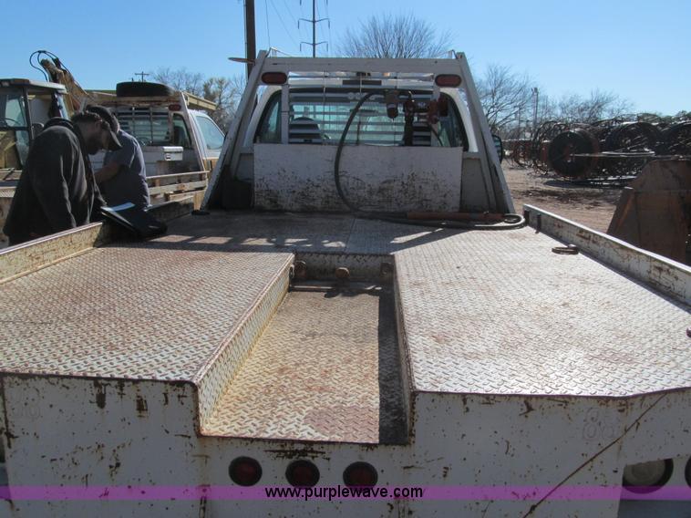 image for item F3086 2004 Ford F4D truck