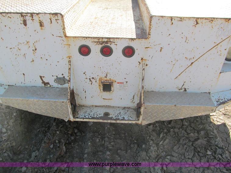 image for item F3086 2004 Ford F4D truck