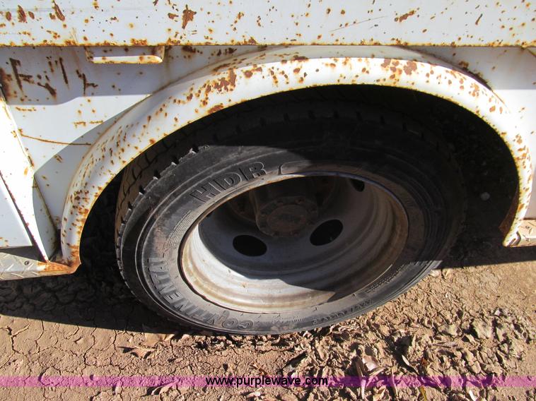 image for item F3086 2004 Ford F4D truck