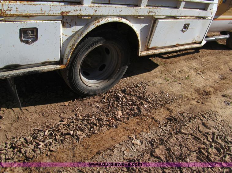 image for item F3086 2004 Ford F4D truck