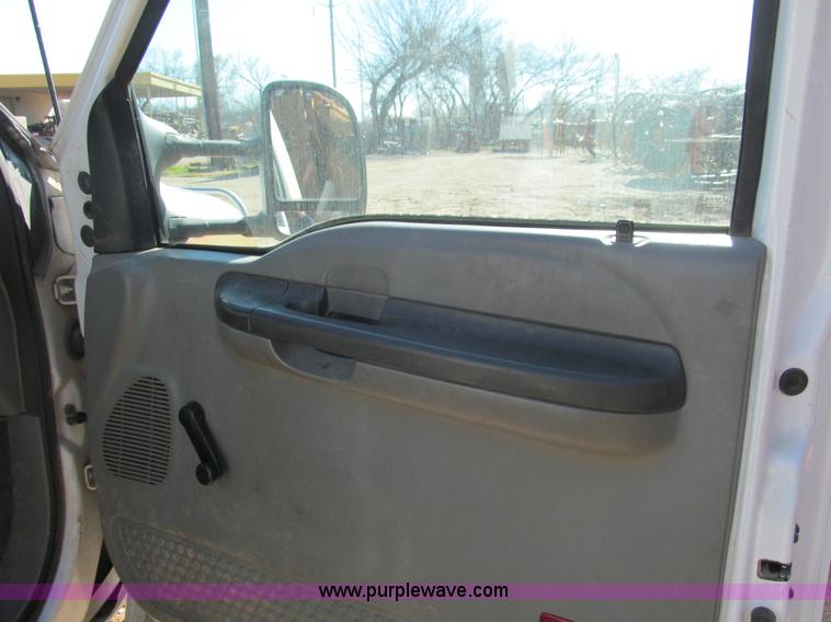 image for item F3086 2004 Ford F4D truck