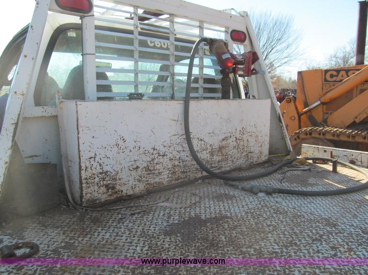 image for item F3086 2004 Ford F4D truck