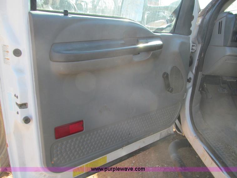 image for item F3086 2004 Ford F4D truck