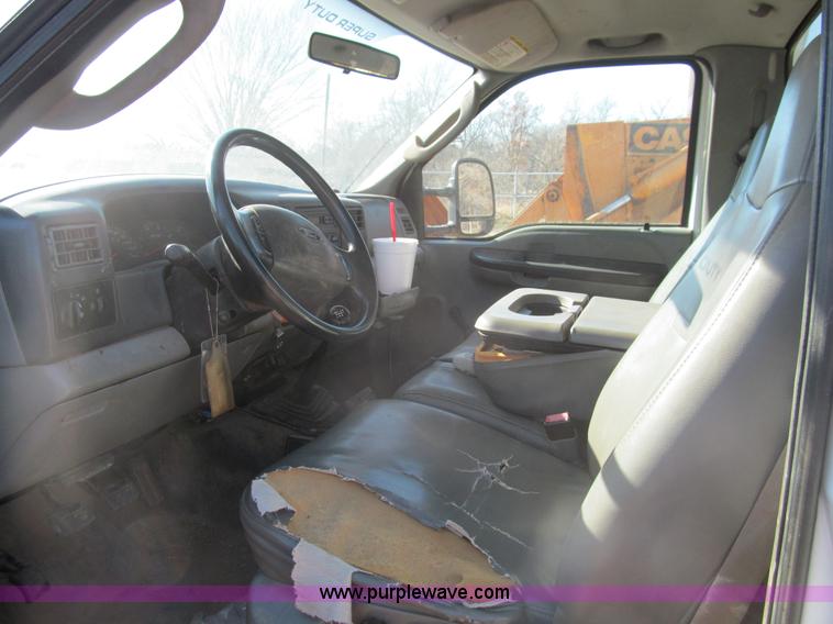 image for item F3086 2004 Ford F4D truck