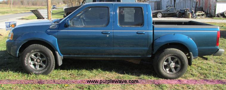 image for item F4121 2002 Nissan Frontier XE Crew Cab pickup truck