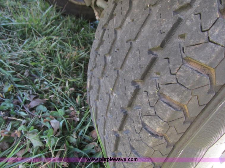 image for item F4121 2002 Nissan Frontier XE Crew Cab pickup truck