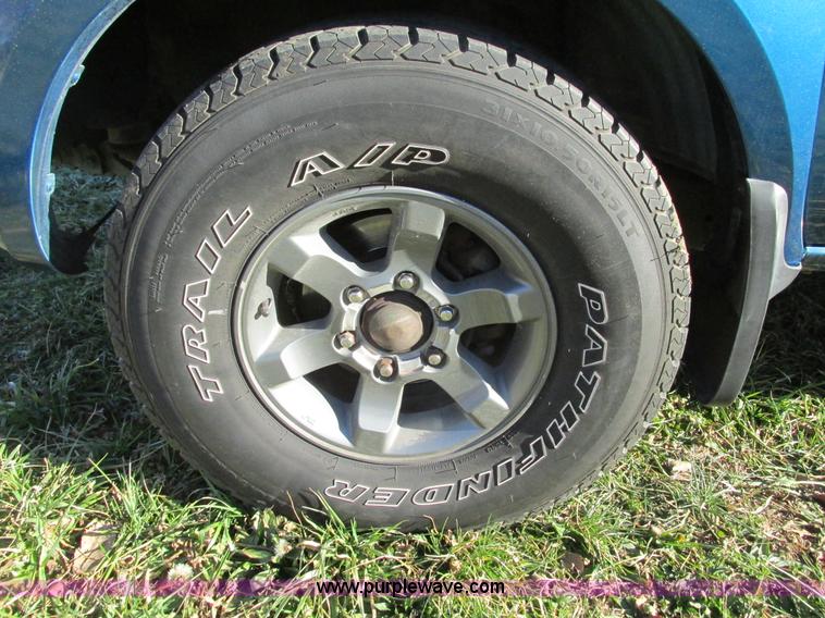 image for item F4121 2002 Nissan Frontier XE Crew Cab pickup truck