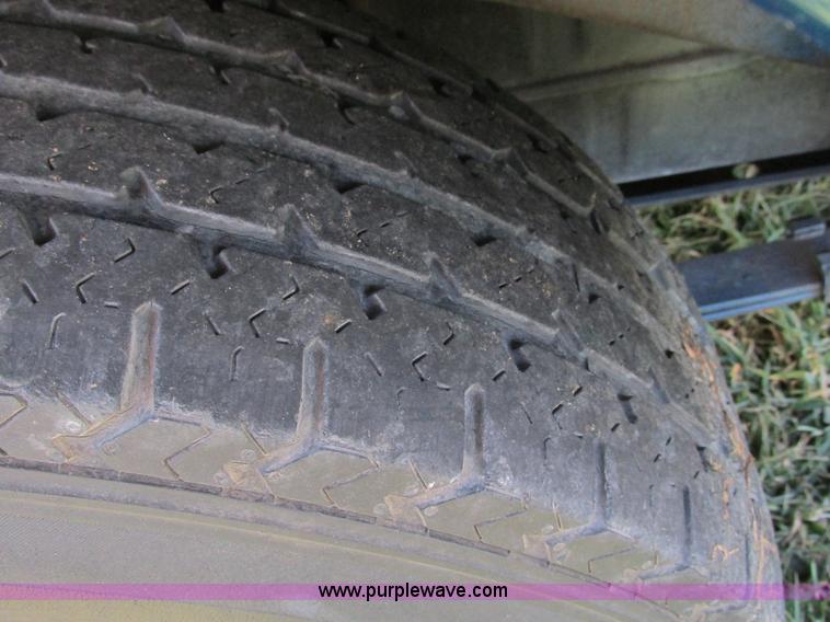 image for item F4121 2002 Nissan Frontier XE Crew Cab pickup truck