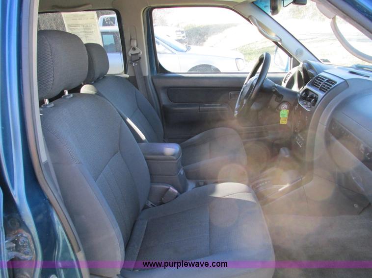 image for item F4121 2002 Nissan Frontier XE Crew Cab pickup truck