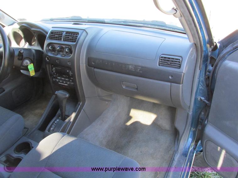 image for item F4121 2002 Nissan Frontier XE Crew Cab pickup truck