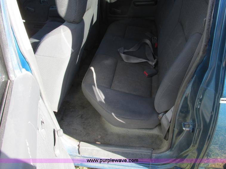 image for item F4121 2002 Nissan Frontier XE Crew Cab pickup truck