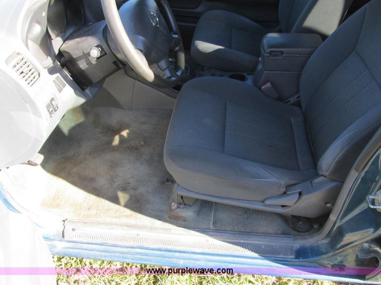 image for item F4121 2002 Nissan Frontier XE Crew Cab pickup truck