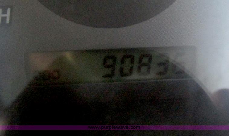 image for item F4121 2002 Nissan Frontier XE Crew Cab pickup truck