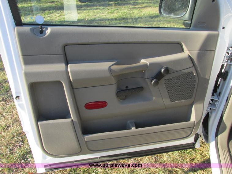 image for item F4122 2008 Dodge Ram 1500 short bed pickup truck