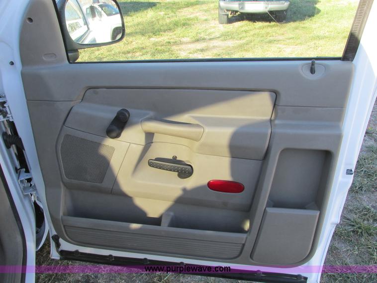 image for item F4122 2008 Dodge Ram 1500 short bed pickup truck