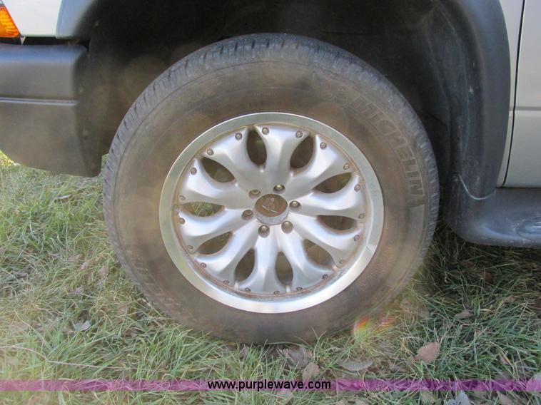 image for item F4125 2003 Dodge Durango SUV