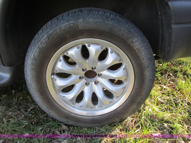 image for item F4125 2003 Dodge Durango SUV