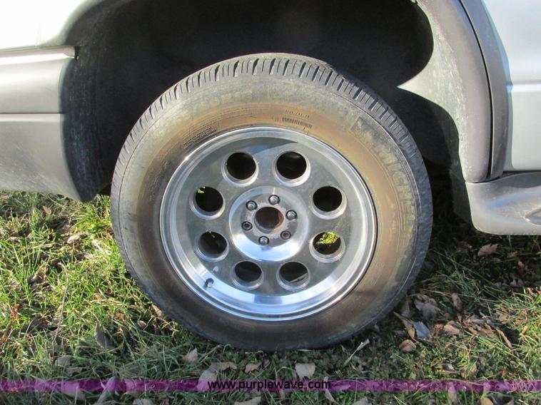 image for item F4125 2003 Dodge Durango SUV