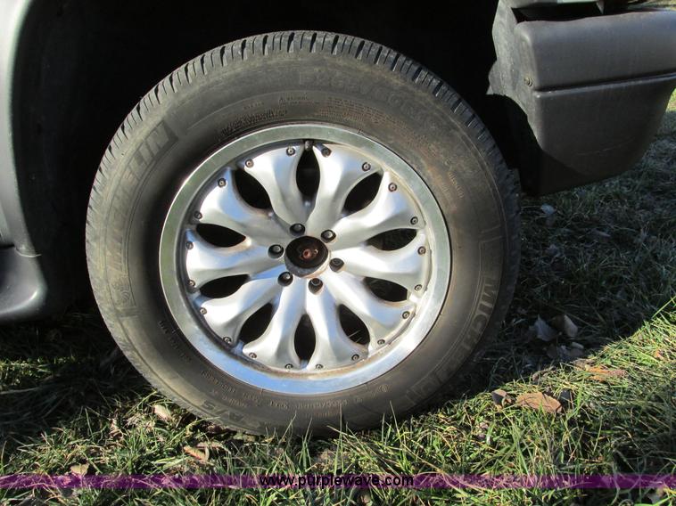 image for item F4125 2003 Dodge Durango SUV