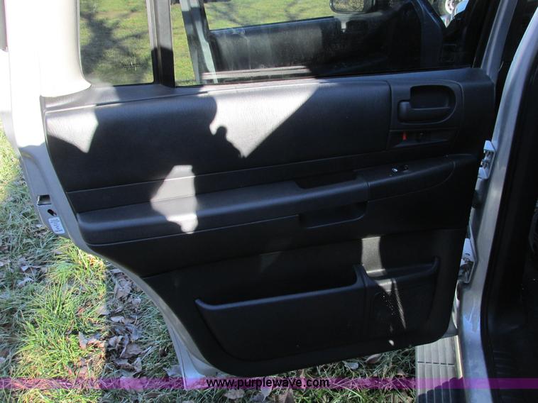 image for item F4125 2003 Dodge Durango SUV