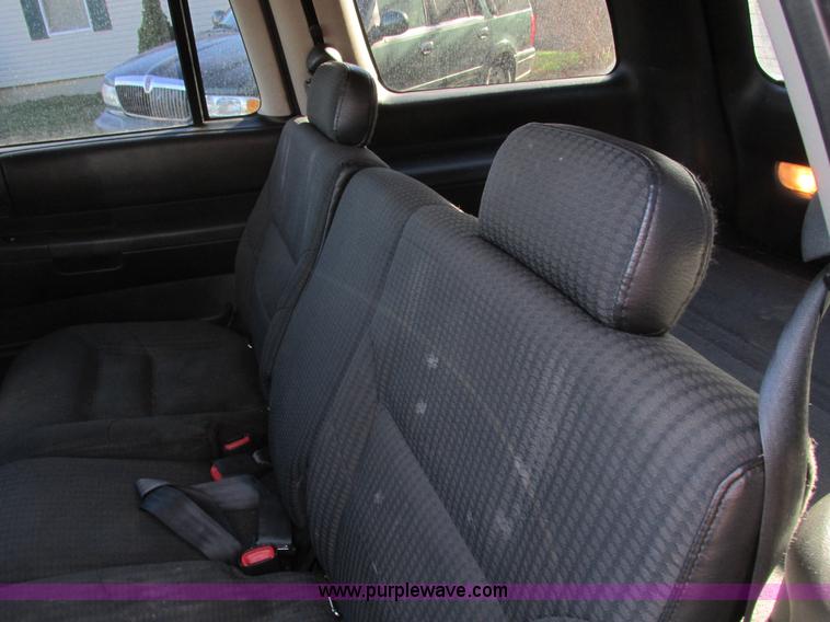 image for item F4125 2003 Dodge Durango SUV