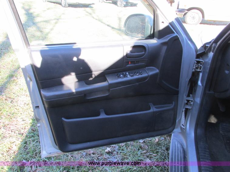 image for item F4125 2003 Dodge Durango SUV