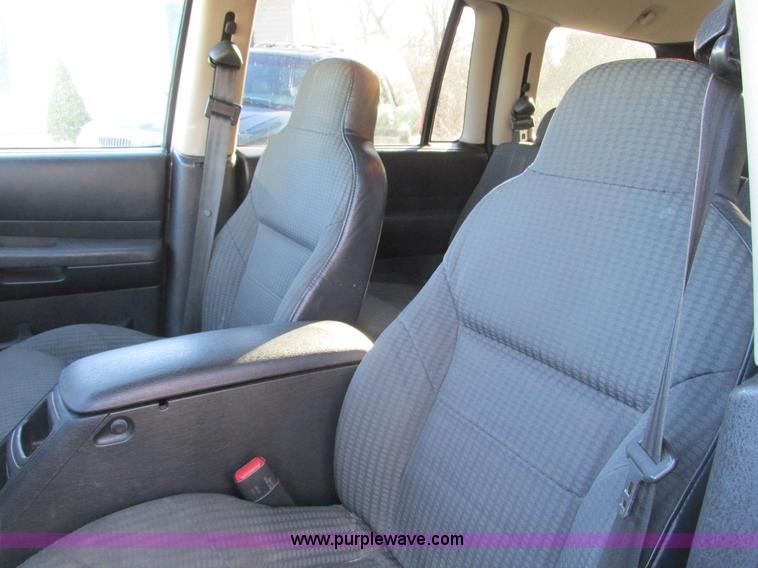 image for item F4125 2003 Dodge Durango SUV