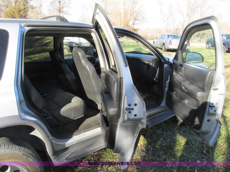 image for item F4125 2003 Dodge Durango SUV