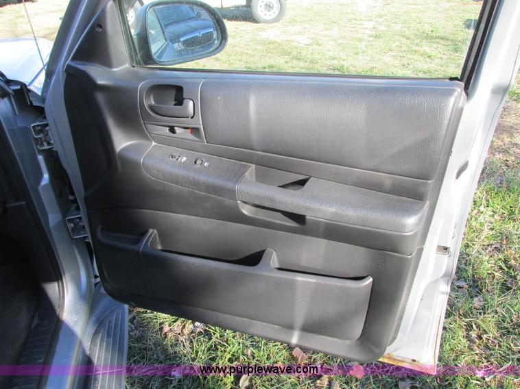 image for item F4125 2003 Dodge Durango SUV