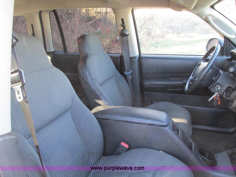 image for item F4125 2003 Dodge Durango SUV
