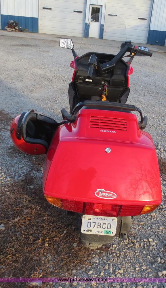 image for item F6551 2006 Honda CN2506 Helix scooter