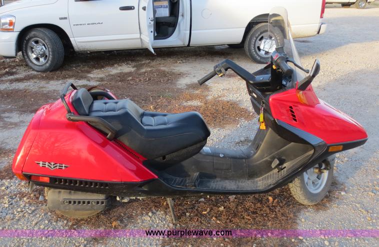 image for item F6551 2006 Honda CN2506 Helix scooter