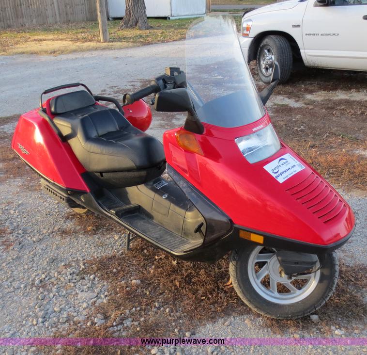 image for item F6551 2006 Honda CN2506 Helix scooter